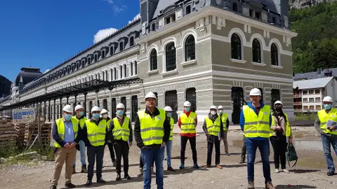El consejero Soro ha visitado las obras de la estación de Canfranc El consejero Soro ha visitado las obras de la estación de Canfranc