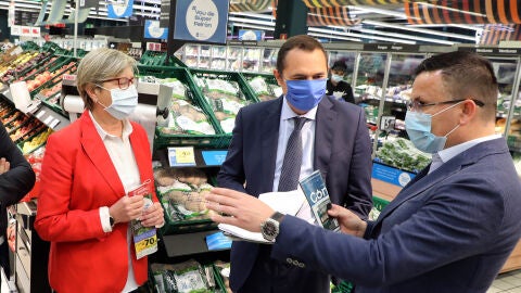 Os conselleiros do Medio Rural e do Mar acheg&aacute;ronse ao hipermercado Eroski de Noia para comprobar a implantaci&oacute;n da campa&ntilde;a de posta en valor destes produtos