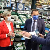 Os conselleiros do Medio Rural e do Mar achegáronse ao hipermercado Eroski de Noia para comprobar a implantación da campaña de posta en valor destes produtos Os conselleiros do Medio Rural e do Mar achegáronse ao hipermercado Eroski de Noia para comprobar a implantación da campaña de posta en valor destes produtos