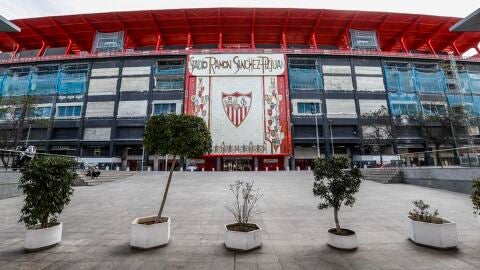 El f&uacute;tbol vuelve tras el coronavirus en el estadio S&aacute;nchez-Pizju&aacute;n