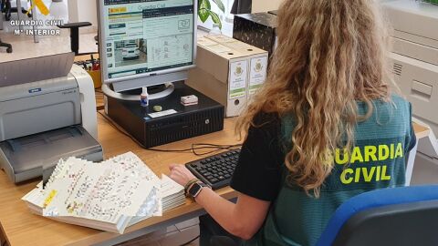 La Guardia Civil investiga a una persona de nacionalidad italiana, por estafa en la compra-venta de un veh&iacute;culo de alta gama por Internet
