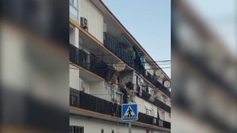 Una mujer muerta y un herido en una explosi&oacute;n en un edificio de Torre del Mar, M&aacute;laga