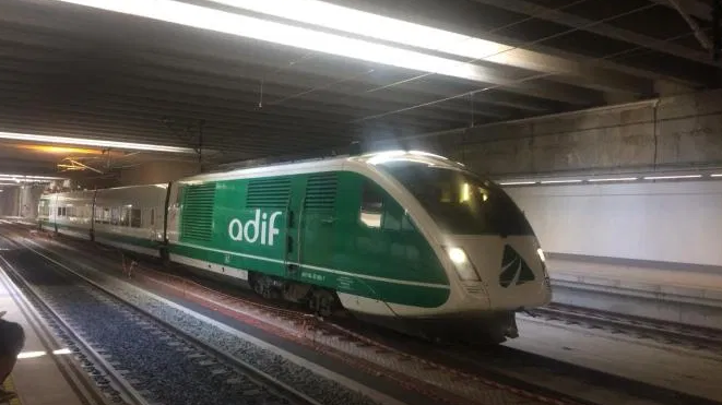 ADIF aún no ha iniciado las pruebas del AVE por encima de 200 km/h entre Monforte-Elche-Orihuela. ADIF aún no ha iniciado las pruebas del AVE por encima de 200 km/h entre Monforte-Elche-Orihuela.