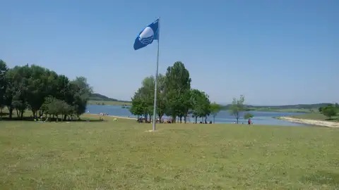 Las playas de Álava consiguen bandera azul Las playas de Álava consiguen bandera azul
