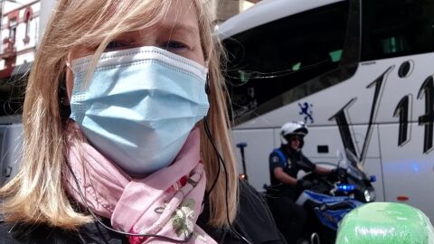 Rosa Arce al pie de la manifestaci&oacute;n de transporte discreccional