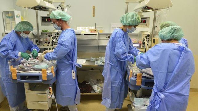 Sanidad adeuda a 640 trabajadores sanitarios las horas para reducir la lista de espera Sanidad adeuda a 640 trabajadores sanitarios las horas para reducir la lista de espera