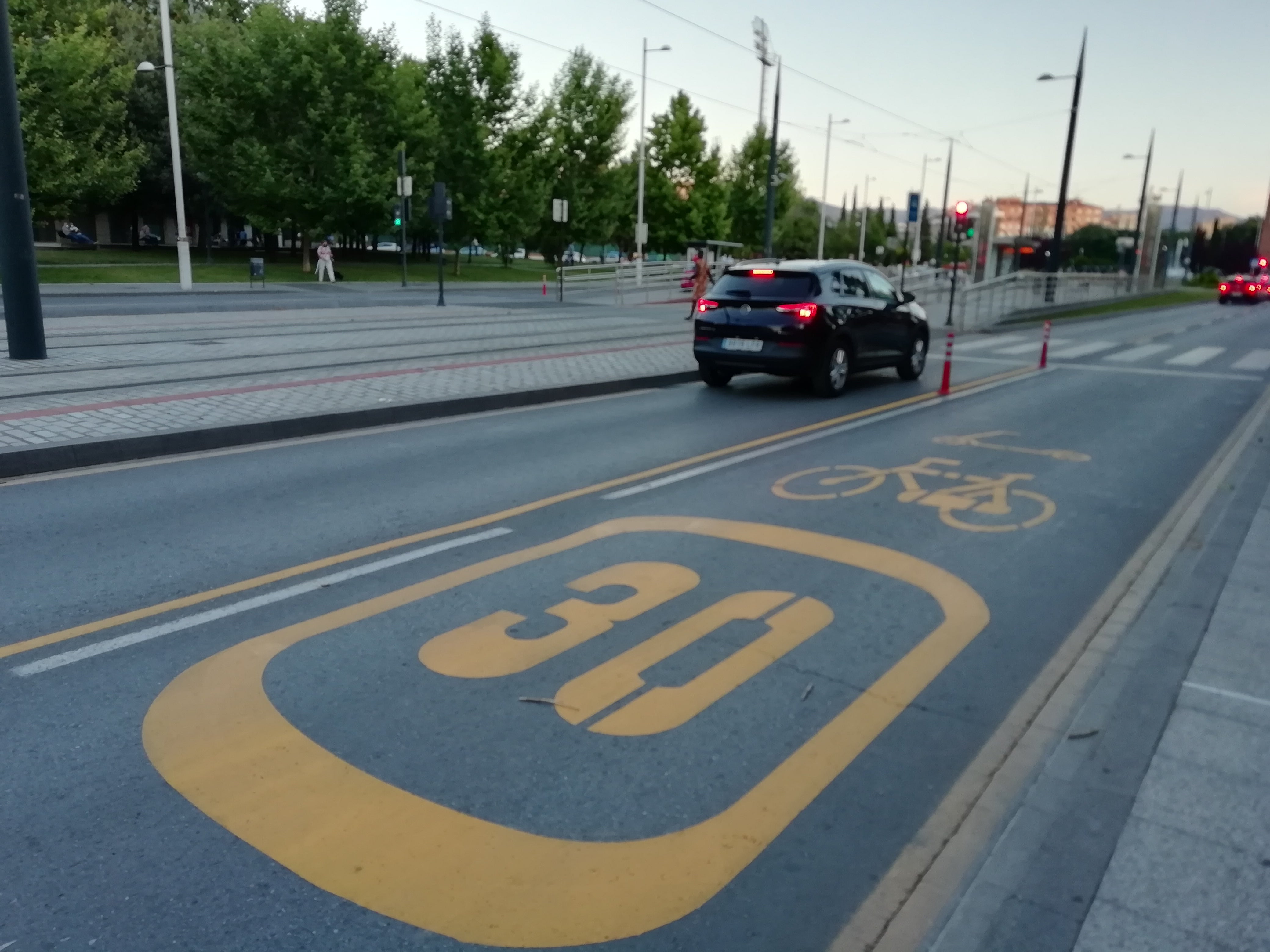 Usuarios de bicicletas y patinetes eléctricos exigen carriles reservados más seguros Usuarios de bicicletas y patinetes eléctricos exigen carriles reservados más seguros