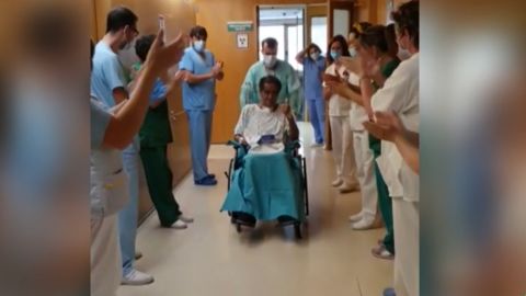 &Oacute;scar ha abandonado la UCI entre aplausos de los sanitarios que le han atendido este tiempo.