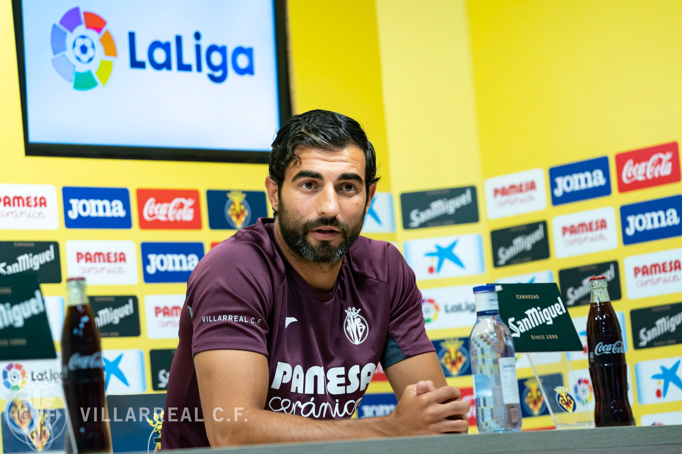 Raúl Albiol y Juan Foyth condenan las agresiones a dos aficionados del Villarreal CF Raúl Albiol y Juan Foyth condenan las agresiones a dos aficionados del Villarreal CF