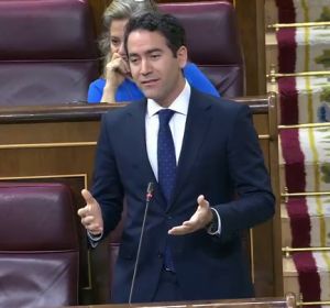 Egea, a Iglesias: "Es usted el monaguillo de Pedro Sánchez" Egea, a Iglesias: "Es usted el monaguillo de Pedro Sánchez"