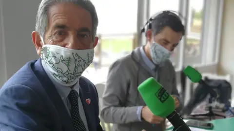 Miguel Ángel Revilla El presidente de Cantabria nos acompaña en el programa especial del 30 aniversario de Cabárceno