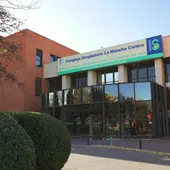 El afectado por inhalación de humo fue trasladado al Hospital de Alcázar de San Juan El afectado por inhalación de humo fue trasladado al Hospital de Alcázar de San Juan