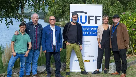 Guillem Jiménez, Xavier Bermúdez, Manuel Baltar, Monti Castiñeiras, Marta Larralde e Miguel Anxo Fernández no inicio da rodaxe do filme, o 2 de outubro de 2019, en Laias Guillem Jiménez, Xavier Bermúdez, Manuel Baltar, Monti Castiñeiras, Marta Larralde e Miguel Anxo Fernández no inicio da rodaxe do filme, o 2 de outubro de 2019, en Laias