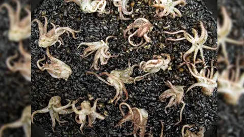 Arroz negro con calamares Arroz negro con calamares