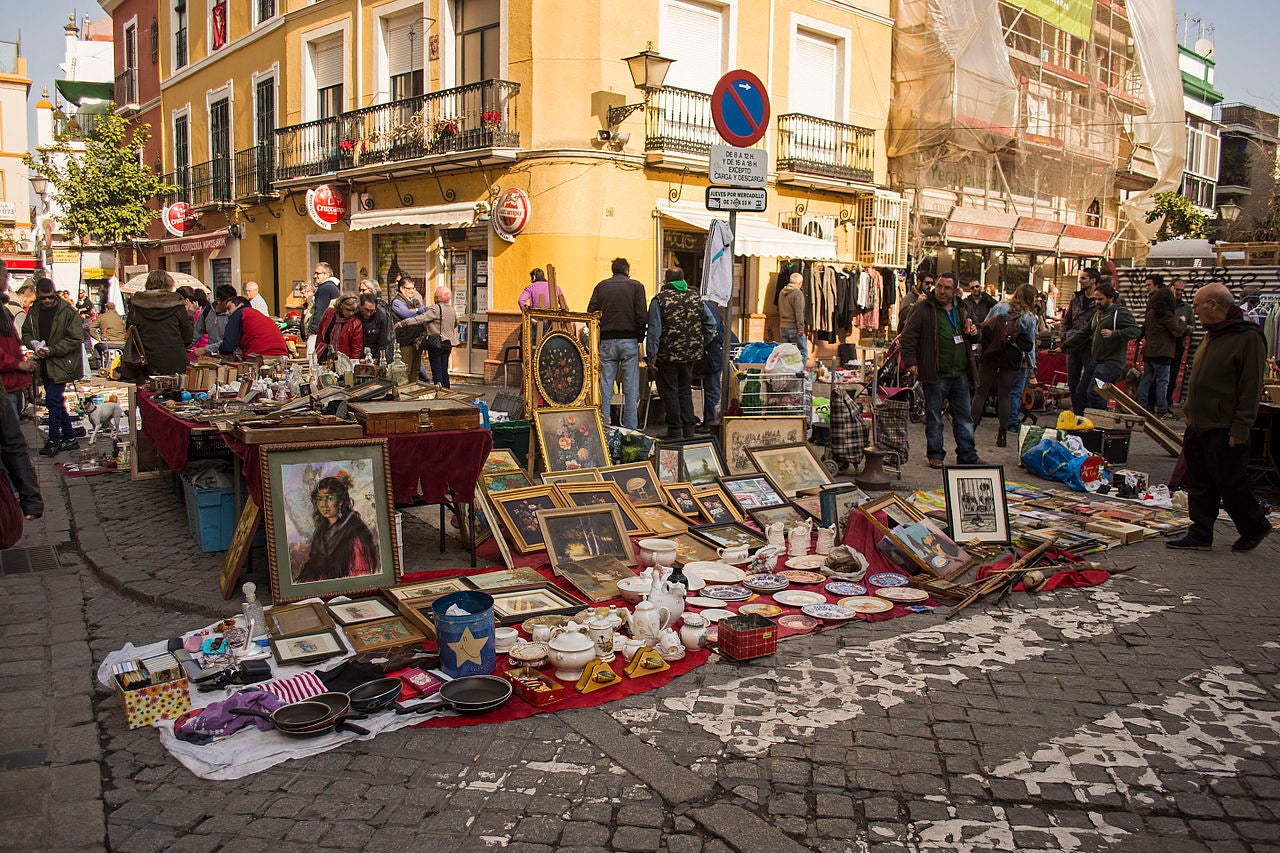 El mercadillo de El Jueves no reabrirá de momento porque "no es viable la actividad" El mercadillo de El Jueves no reabrirá de momento porque "no es viable la actividad"