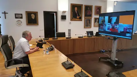 Reunió telemàtica del regidor d´Esports, Javier serralvo amb les gimnasos privats. L´acord permetrà ampliar l´oferta de gimnàs per als socis de la piscina Yurema Requena.