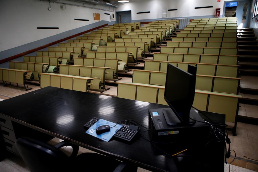Los alumnos de ESO y Bachillerato podrán obtener sus títulos con independencia del número de suspensos que tengan en el curso Los alumnos de ESO y Bachillerato podrán obtener sus títulos con independencia del número de suspensos que tengan en el curso