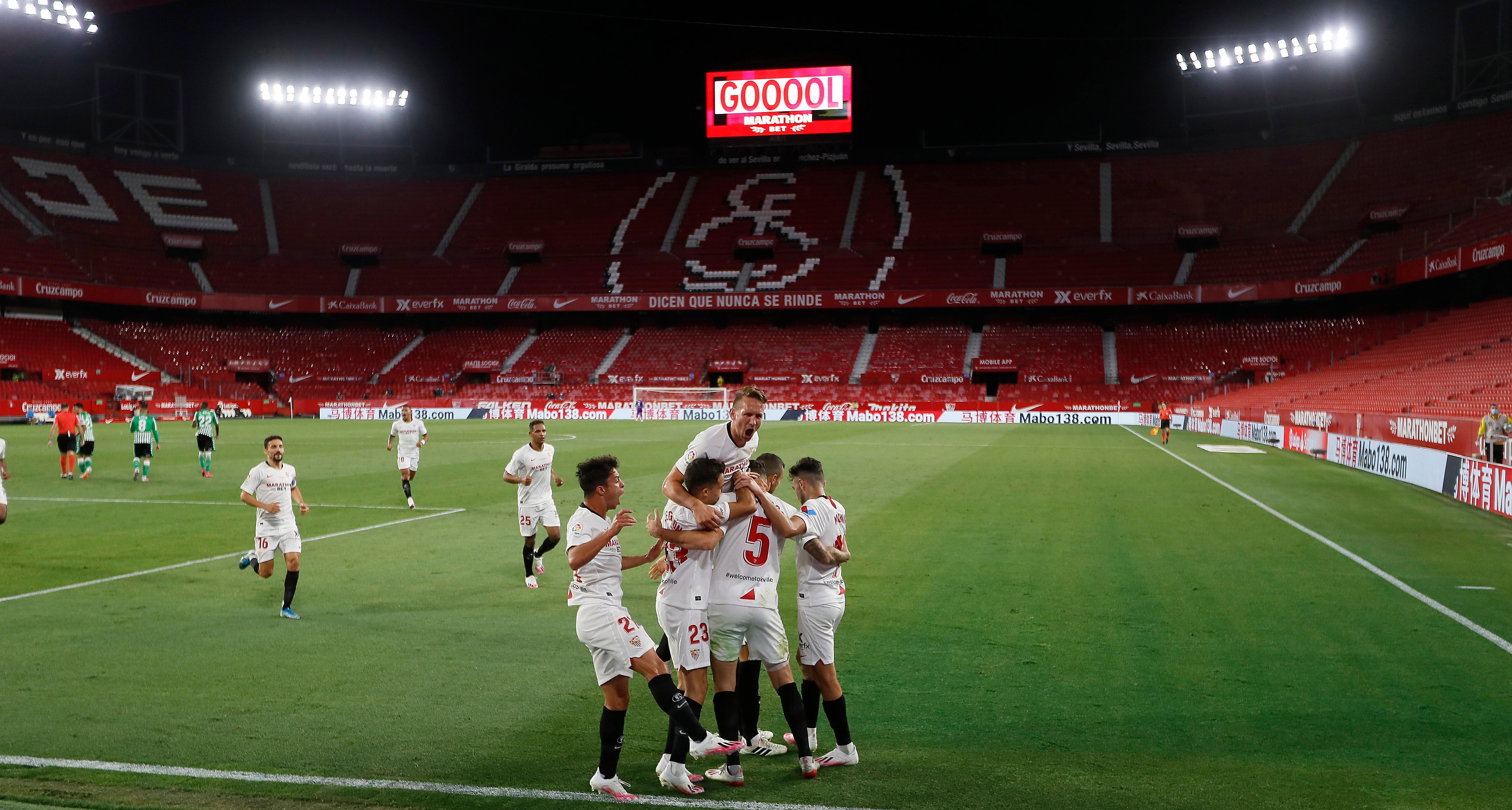 El Sevilla gana un derbi fácil ante el Betis en la vuelta a la competición El Sevilla gana un derbi fácil ante el Betis en la vuelta a la competición
