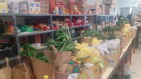 C&aacute;ritas entrega sobretodo alimentos