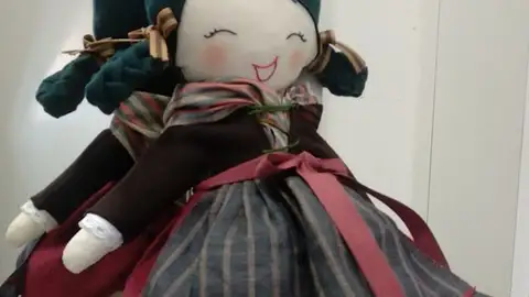 Baturra de tela Muñeca realizada por La Cardelina como método de reinvención.