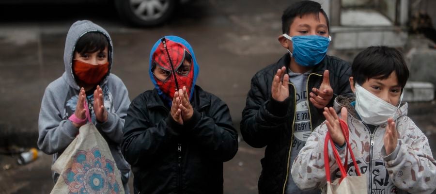 Un grupo de niños en Buenos Aires, Argentina Un grupo de niños en Buenos Aires, Argentina