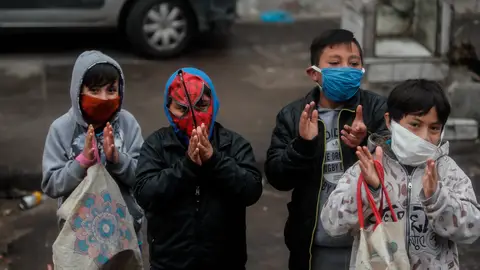 Un grupo de niños en Buenos Aires, Argentina Un grupo de niños en Buenos Aires, Argentina