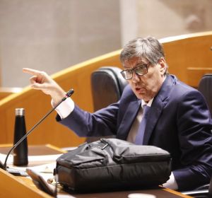 Arturo Aliaga, durante la sesión plenaria Arturo Aliaga, durante la sesión plenaria