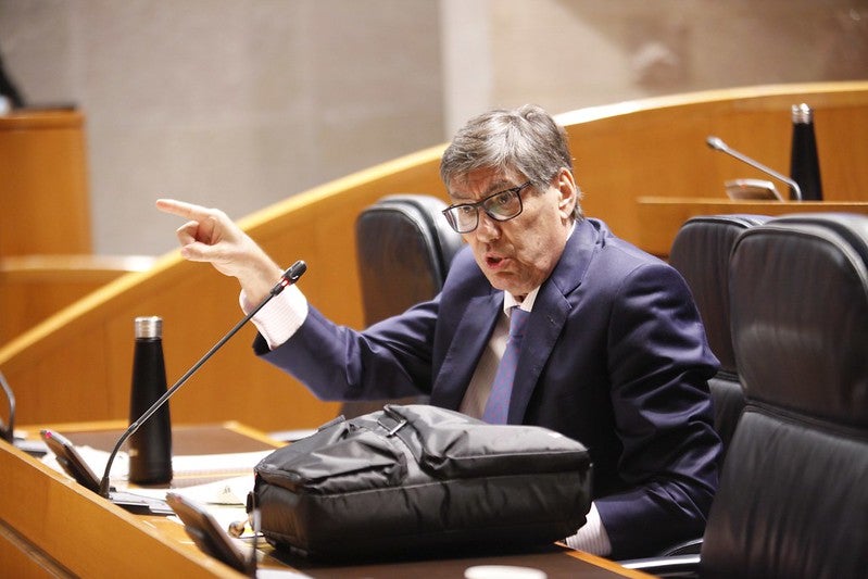 El PAR suspende de militancia a Arturo Aliaga y a dos diputados El PAR suspende de militancia a Arturo Aliaga y a dos diputados