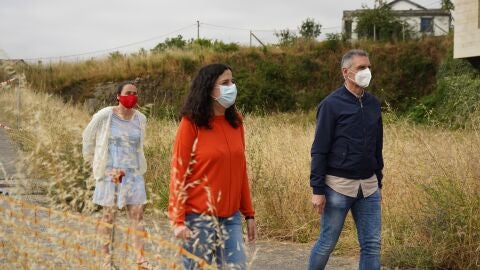 Visita de Noa Presas os terreos donde se ubicar&aacute; centro de saude do Vinte&uacute;n