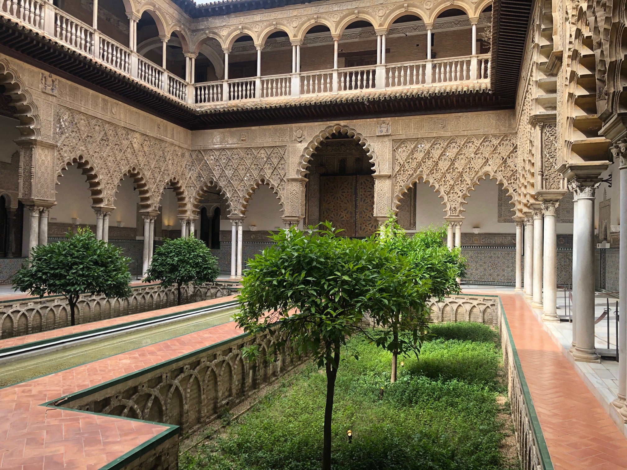 El Real Alcázar reabre sus puertas a turistas y visitantes El Real Alcázar reabre sus puertas a turistas y visitantes