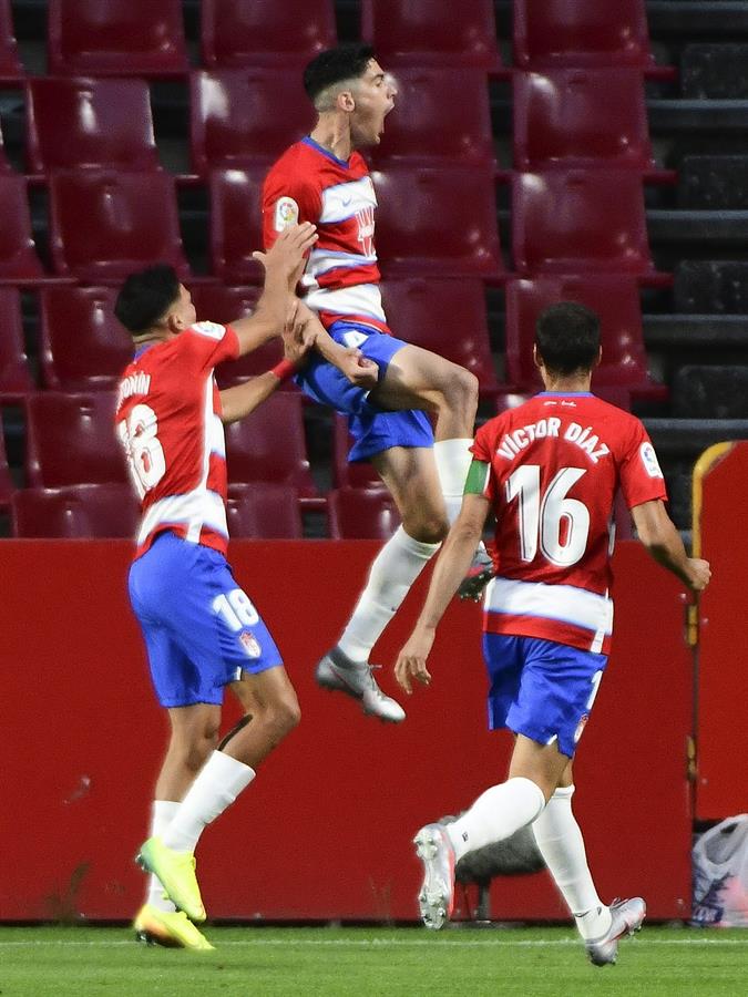 El Granada CF queda muy pendiente de los movimientos del Sevilla FC para recuperar un año más a Carlos Fernández El Granada CF queda muy pendiente de los movimientos del Sevilla FC para recuperar un año más a Carlos Fernández