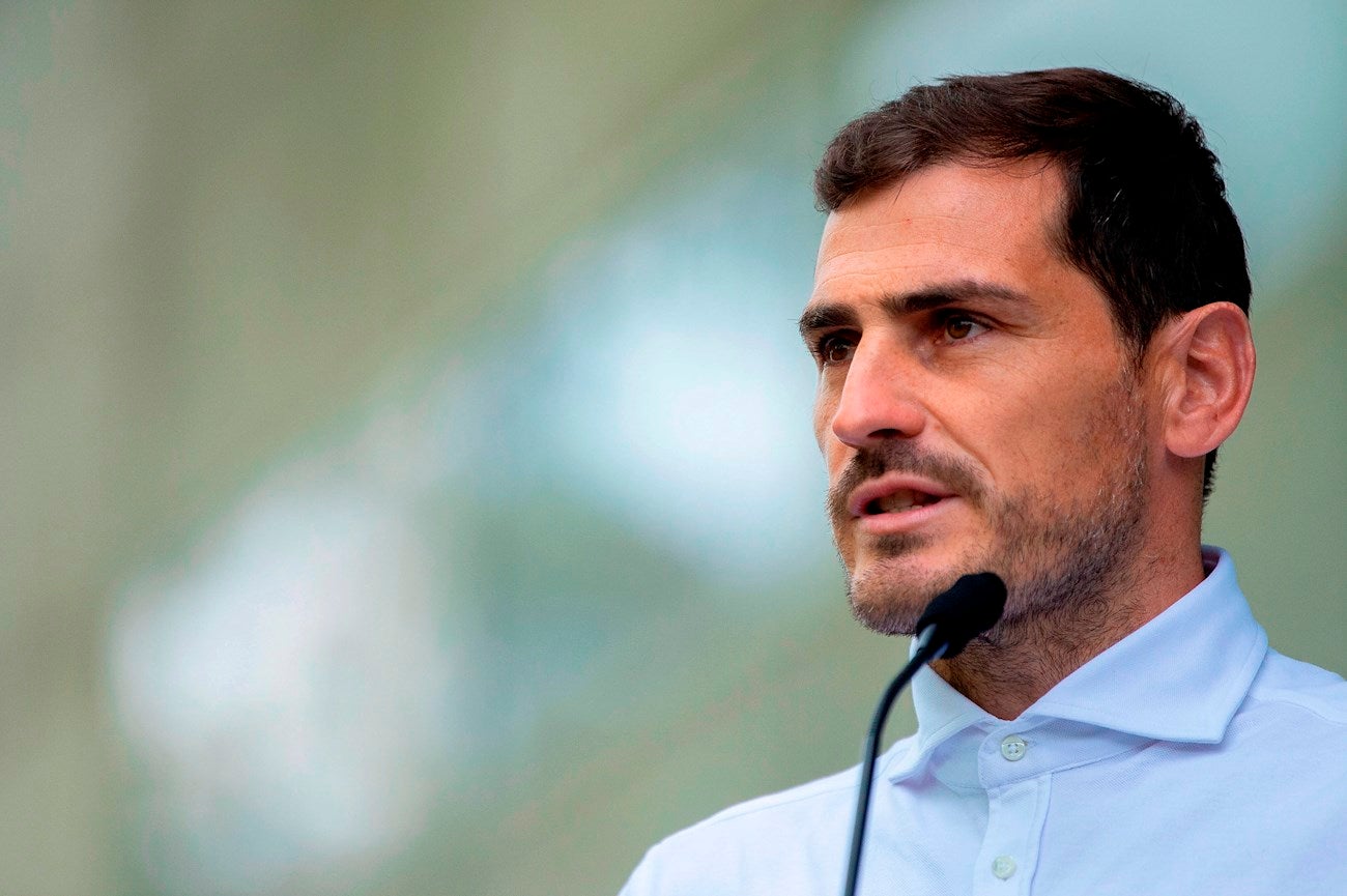 Iker Casillas abandona la carrera para presidir la RFEF: "Es el momento de sumar y no dividir" Iker Casillas abandona la carrera para presidir la RFEF: "Es el momento de sumar y no dividir"