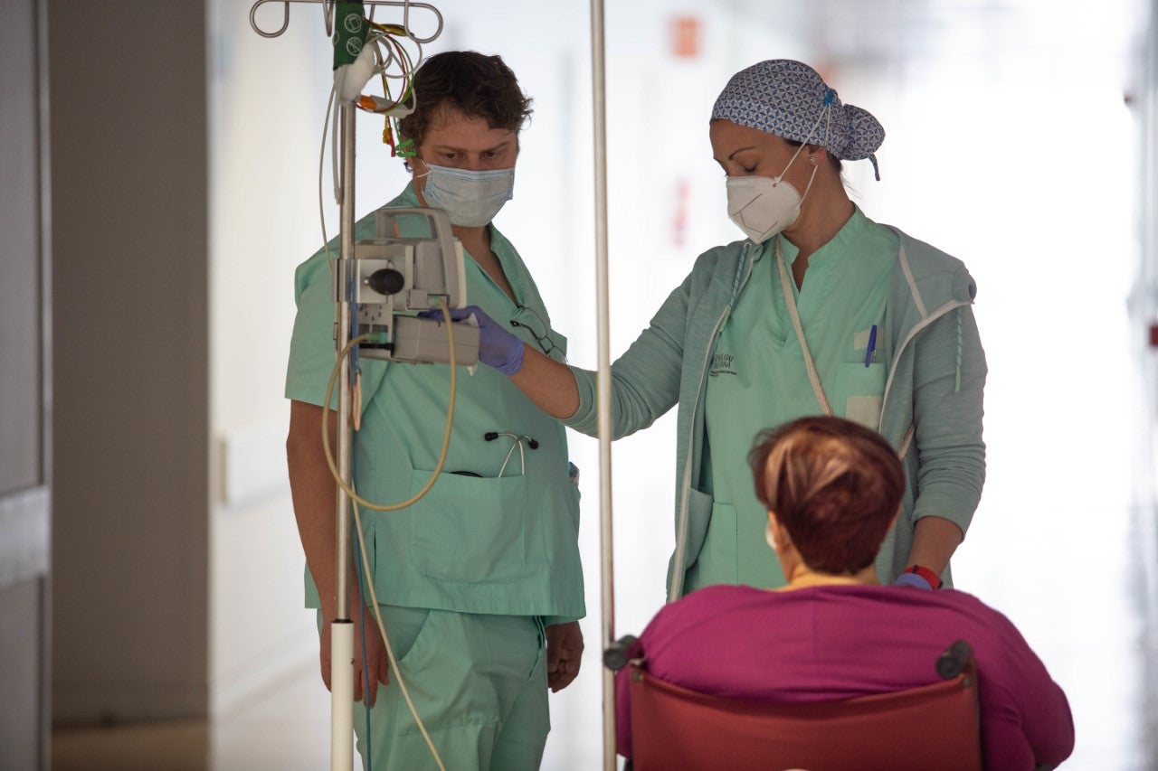 El Hospital del Vinalopó de Elche amplía sus horarios para dotar de más seguridad su desescalada asistencial El Hospital del Vinalopó de Elche amplía sus horarios para dotar de más seguridad su desescalada asistencial