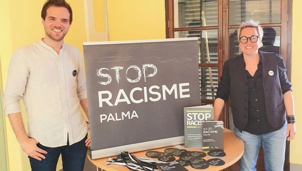 La concejala de Justicia Social, Feminismo y LGTBI, Sonia Vivas, presenta la campaña 'Stop Racisme'.