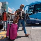 Una pareja de turistas alemanes a su llegada al aeropuerto de Palma el pasado 15 de junio