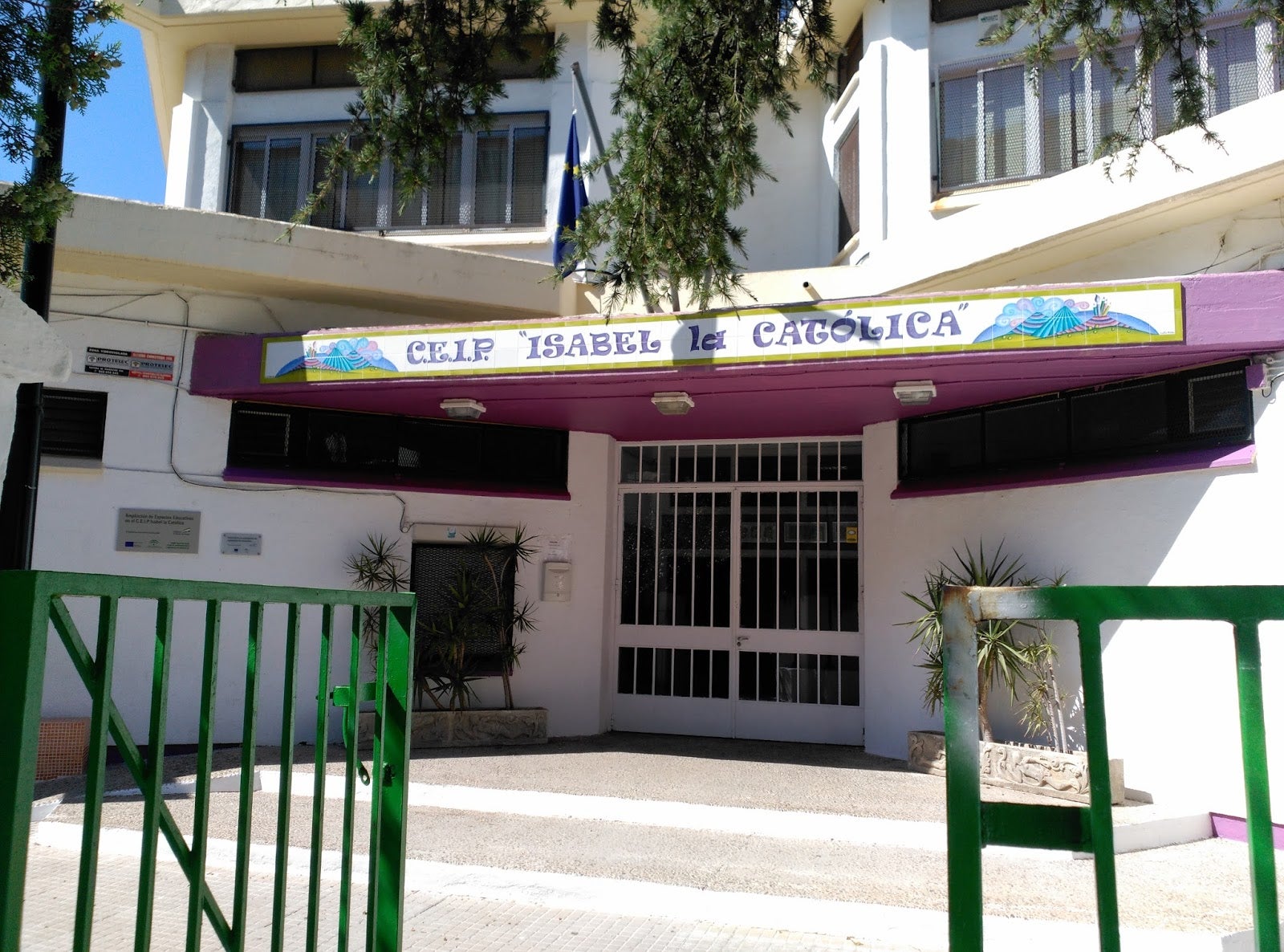 El Ayuntamiento de Chiclana reforzará con medios propios la limpieza en los centros educativos El Ayuntamiento de Chiclana reforzará con medios propios la limpieza en los centros educativos