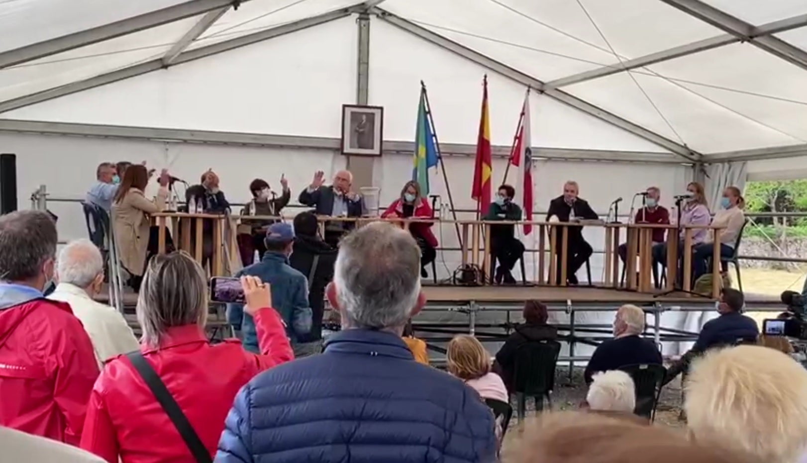 María Rivero se convierte en alcaldesa de Guriezo tras un tenso pleno María Rivero se convierte en alcaldesa de Guriezo tras un tenso pleno
