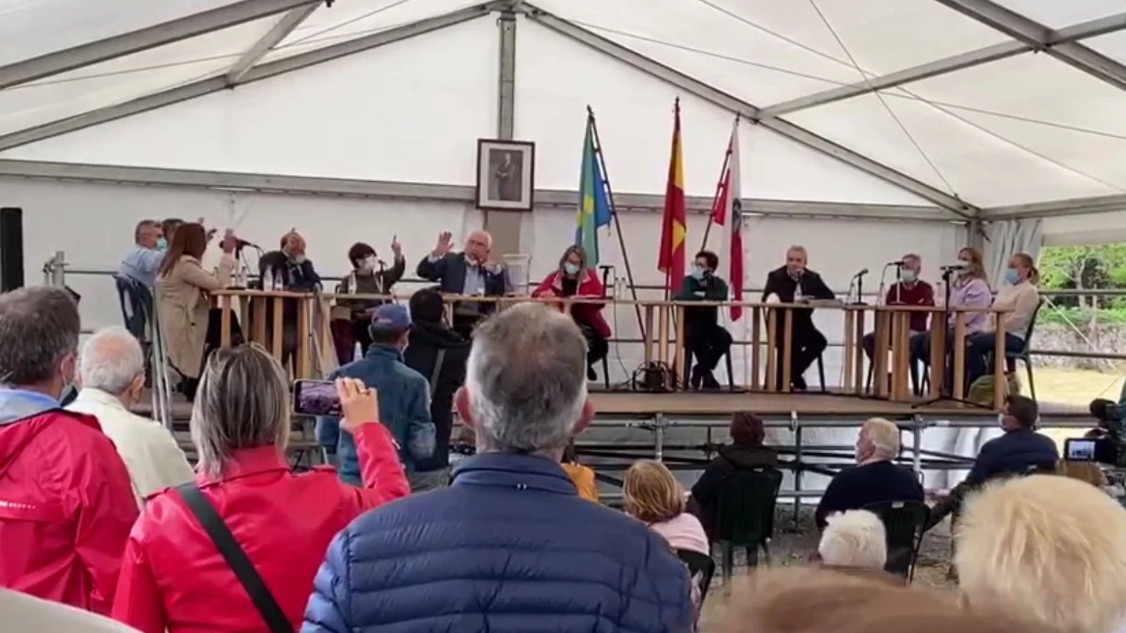 Guriezo tiene nueva alcaldesa Momento del pleno en el que se vota la moción de censura