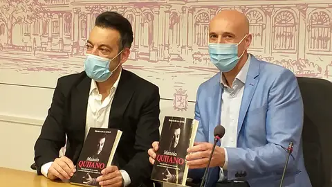 Manuel Quijano y José Antonio Díez en la presentación del libro 'Detrás de la Letra' Manuel Quijano y José Antonio Díez en la presentación del libro 'Detrás de la Letra'