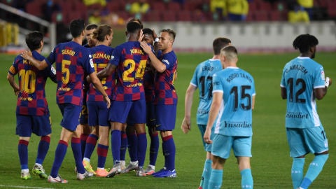 El Barcelona celebra el gol de Ansu Fati al Legan&eacute;s
