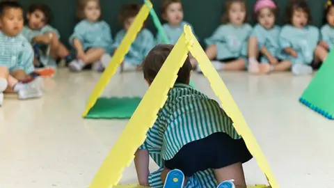 Niños en la Escuela Infantil Nido. Niños en la Escuela Infantil Nido.