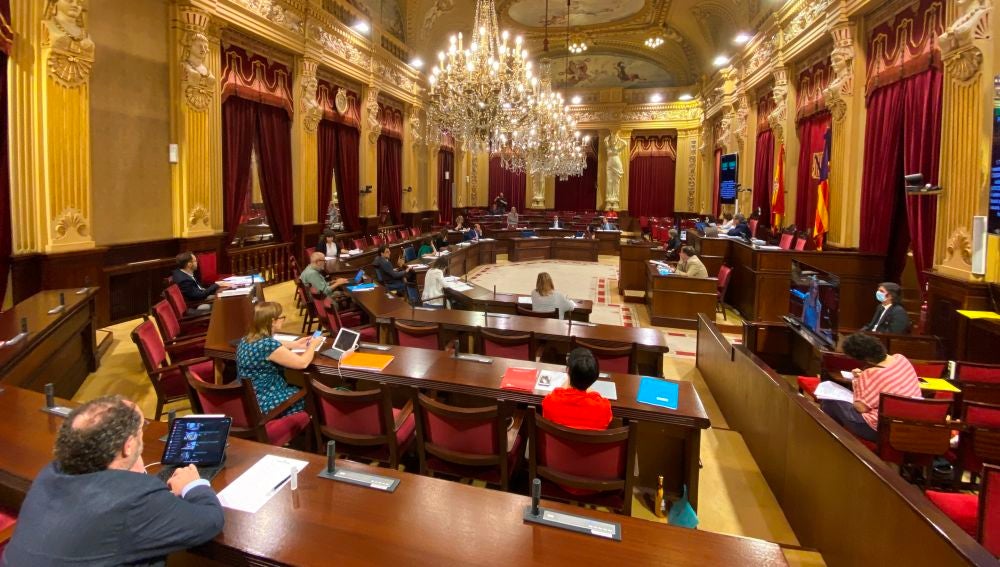 La sala de las cariàtides del Parlament donde se celebra el pleno 