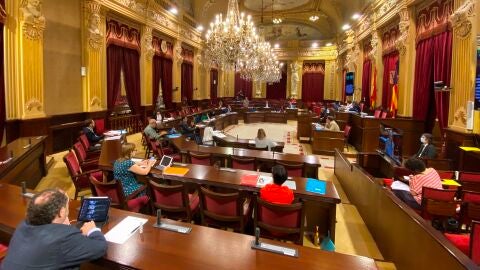La sala de las cari&agrave;tides del Parlament donde se celebra el pleno 