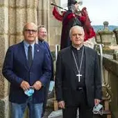 Manuel Baltar y Leonardo Lemos, en la torre de la Catedral de Ourense, supervisando los preparativos del homenaje permanente a las víctimas de COVID19 Manuel Baltar y Leonardo Lemos, en la torre de la Catedral de Ourense, supervisando los preparativos del homenaje permanente a las víctimas de COVID19