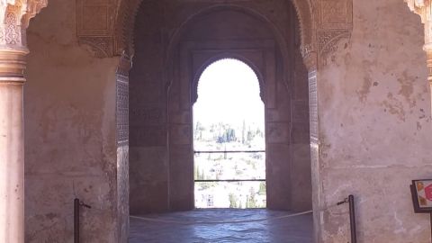 La Alhambra a solas