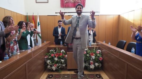 El alcalde de San Jos&eacute; del Valle, el d&iacute;a de la toma de posesi&oacute;n