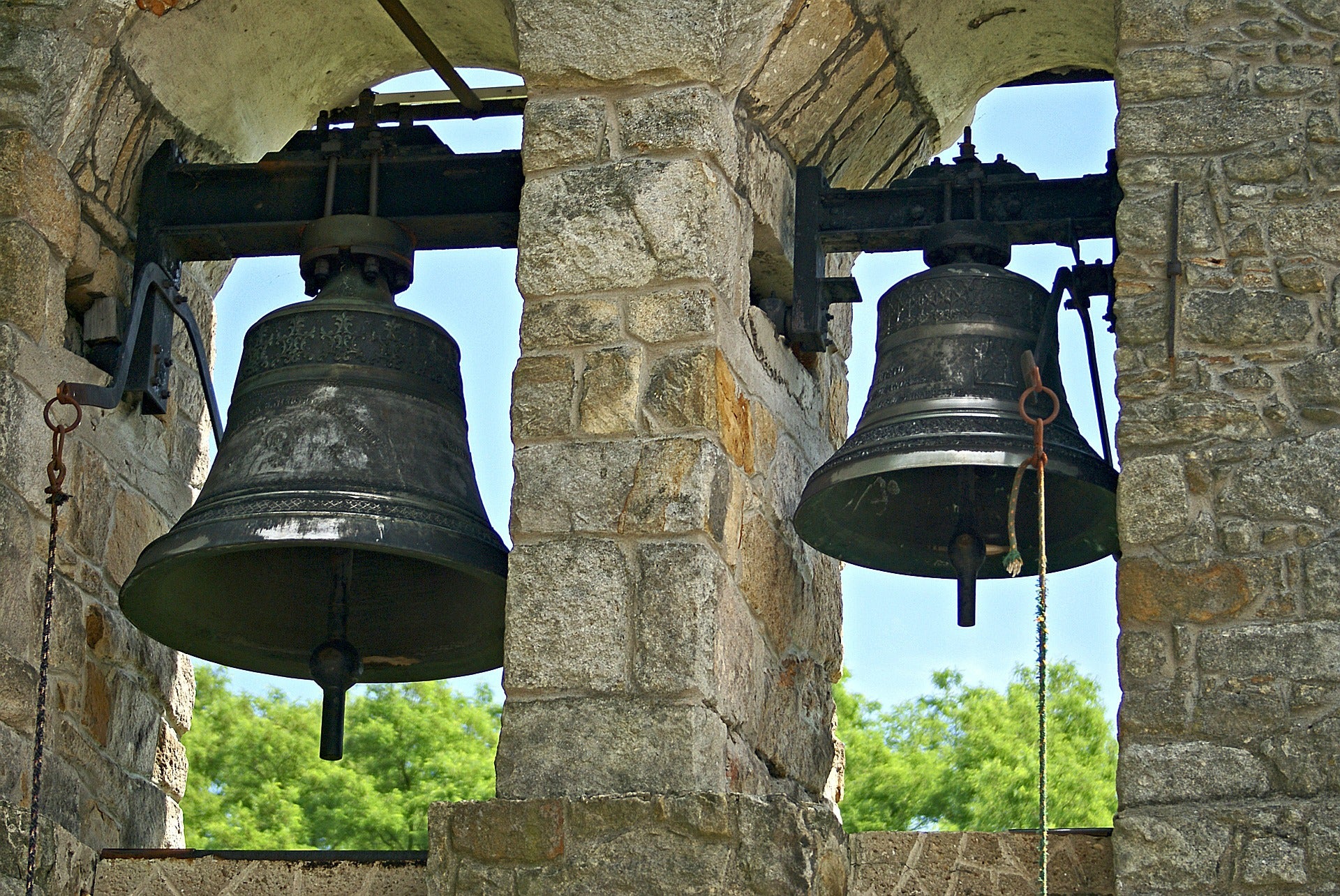 El sonido de las campanas, la luz en la oscuridad El sonido de las campanas, la luz en la oscuridad