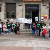 Concentración contra la Ley de Educación frente a la Subdelegación del Gobieno en León