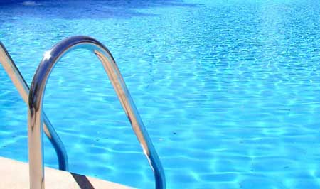 Las Comunidades de Propietarios mantienen en su mayoría cerradas las piscinas comunitarias Las Comunidades de Propietarios mantienen en su mayoría cerradas las piscinas comunitarias