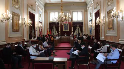 Pleno en el Ayuntamiento de Alcalá Salón de Plenos
